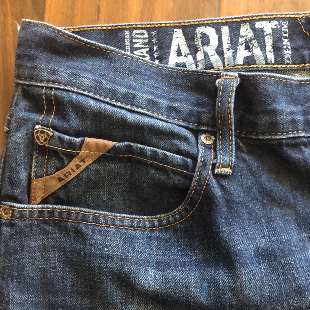 Ariat Low Rise Boot cut jeans. Size 33/32